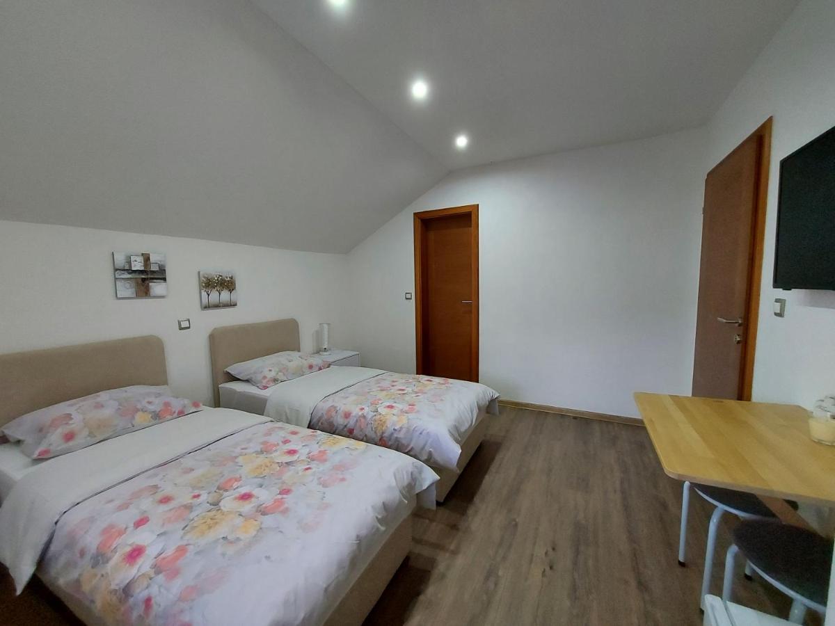 House Boketto Hotell Korenica Eksteriør bilde
