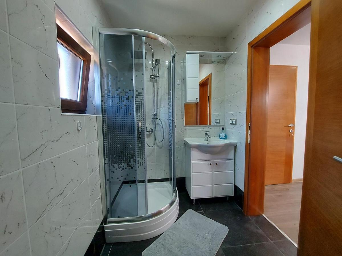 House Boketto Hotell Korenica Eksteriør bilde