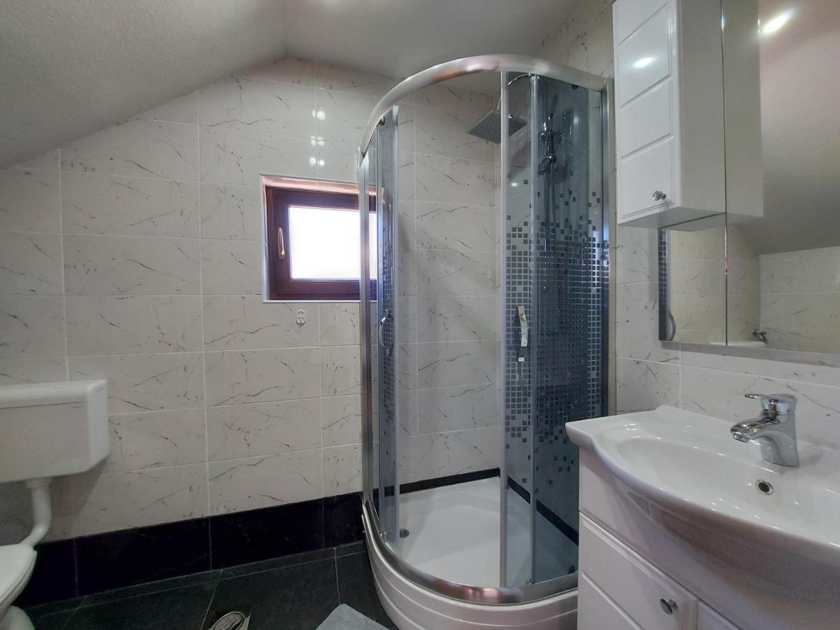 House Boketto Hotell Korenica Eksteriør bilde