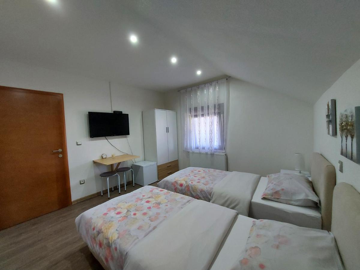 House Boketto Hotell Korenica Eksteriør bilde